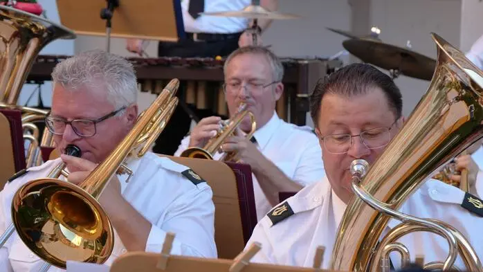 Das traditionelle Konzert von AMV Stadtkapelle Judenburg, Jugendblasorchester und Bläserklasse wurde im Kasernenhof unter freiem Himmel durchgeführt.