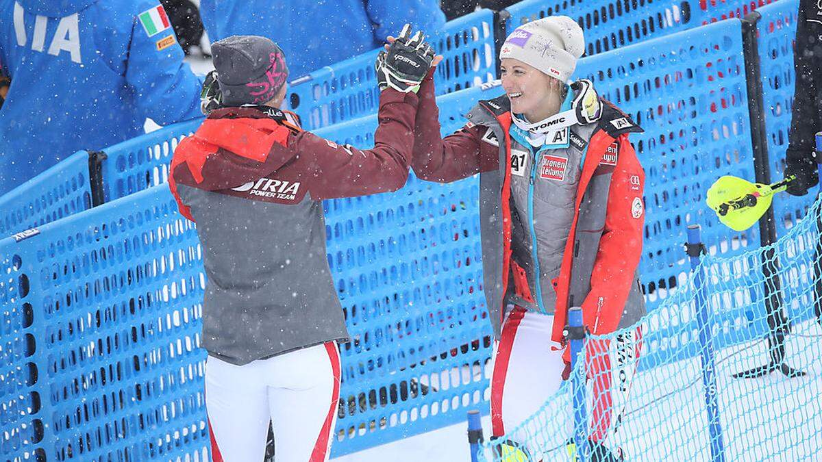 Die Salzburgerin Michaela Kirchgasser freut sich über Bronze