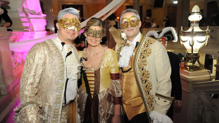 Der letzte und der opulenteste Ball der Grazer Ballsaison: Der Ballo di Casanova ging am Samstag, 28. Februar, im Grazer Congress über die Bühne. Im Bild die Organisatoren: Markus Lientscher, Astrid und Giuseppe Perna (iVents).