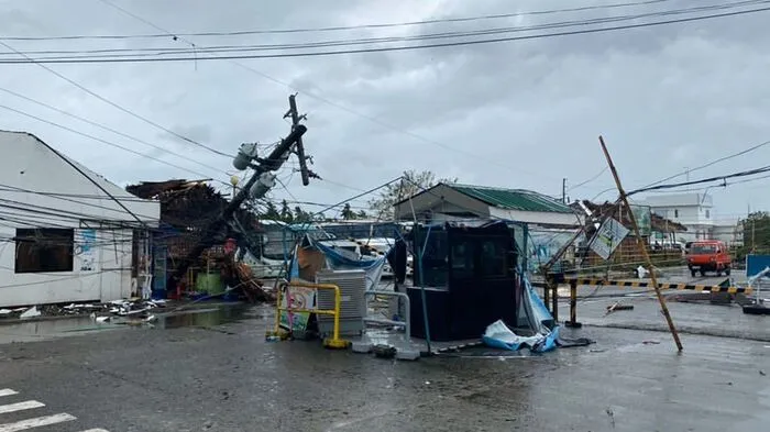 Am Heiligen Abend traf Taifun "Phanfone" auf den Philippinen auf Land und riss mehr als ein Dutzend Menschen in den Tod.