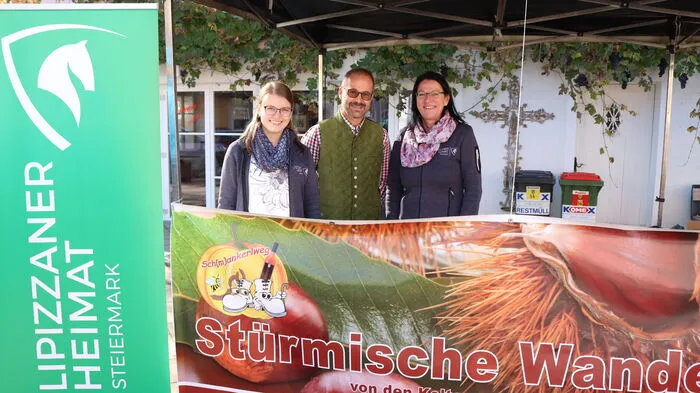 800 Menschen nahmen an der stürmischen Wanderung in Ligist teil.
