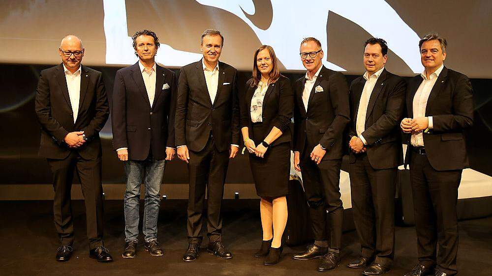 Der neue Vorstand: Michael Münzer, Wolfgang Nusshold, Christian Jauk, Susanne Gorny, Peter Schaller, Michael Vollmann und Gerhard Steindl (von links)