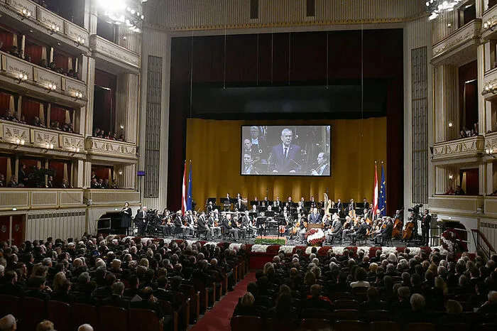 Als Ort für den Festakt wurde die Wiener Staatsoper gewählt.