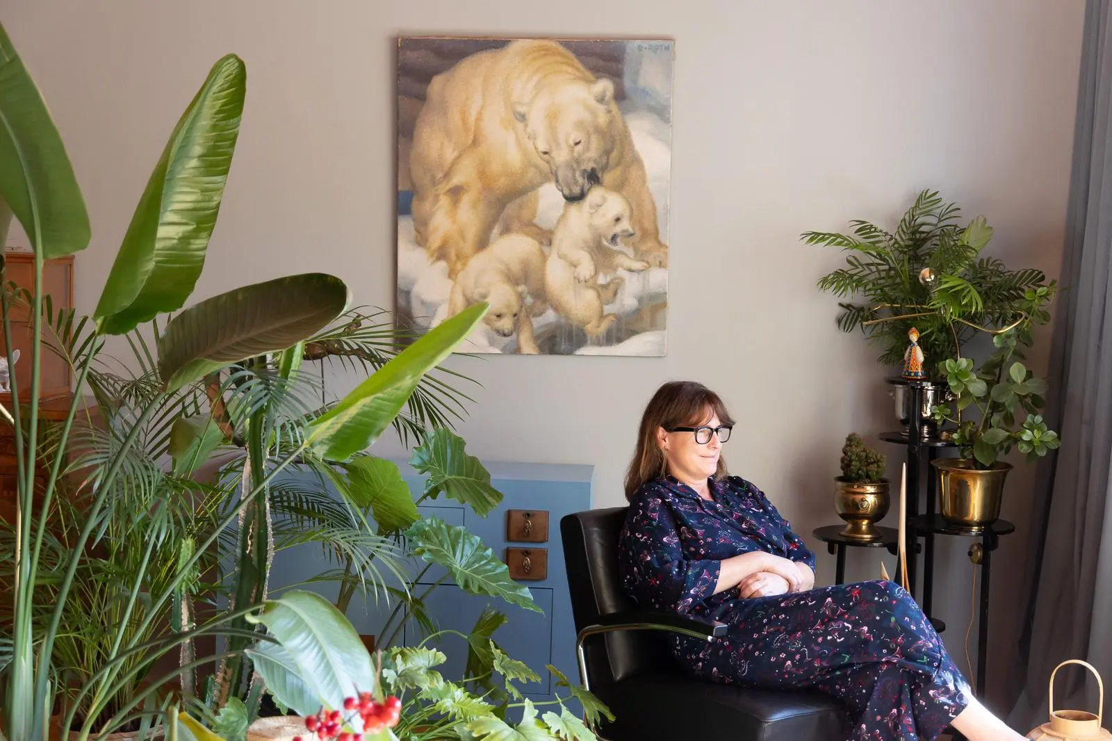 Architektin Fanny Justich im farbenfrohen Wohnzimmer