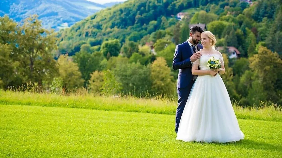 Geheiratet hat das Paar in Weiz beim Gasthof Allmer und im Garten der Generationen