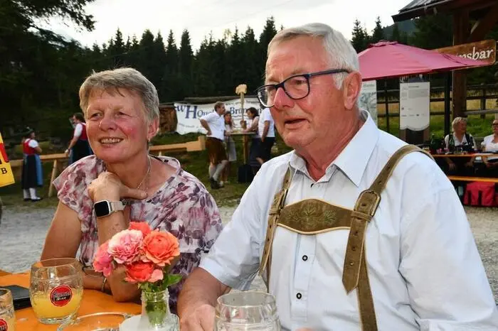 Die vielen Besucherinnen und Besucher spendeten den mitwirkenden Gruppen für ihre Darbietungen viel Applaus.