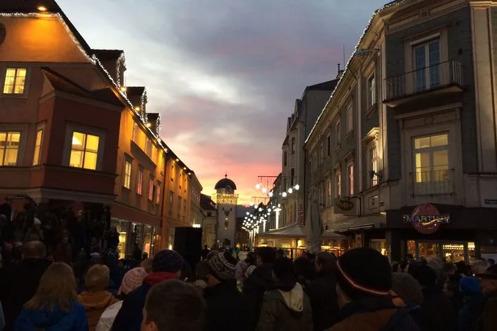 Advent in Leoben – das ist auch fürs Christkindl ein Pflichttermin. Kein Wunder: Hier warten auch Christkindlpostamt und Christkindlbackstube ...22. 11. bis 23. 12.