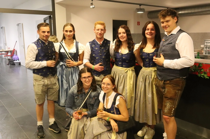 Wenn die Landjugend zum Ball lädt, präsentiert die Jugend ihre schönsten Trachten.