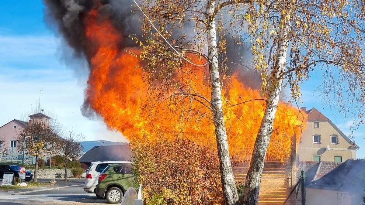 Im Ortsteil Pittermann geriet eine Gartenhütte in Brand