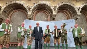 Robert Holzmann: Der gebürtige Steirer mit Wohnsitz in Hirschegg-Pack ließ zum Ausklang seine Lieblingsformation aufspielen, die Voitsberger Jagamusi