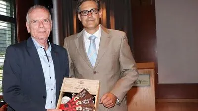 Gernot Prinz (rechts) übernahm am Donnerstag offiziell das Amt von Johann Huber