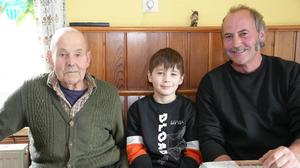 Drei Generationen: Ernst Mayer mit Enkel Janik und Sohn Ernst