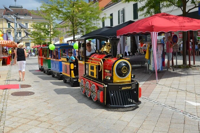 Außerdem gibt es heuer einen Mini Expresszug: Der kleine, umweltfreundliche E-Dampfzug fährt am Freitag von 10 bis 18 Uhr und am Samstag von 09 bis 13 Uhr kostenlos durch das Veranstaltungsgelände.