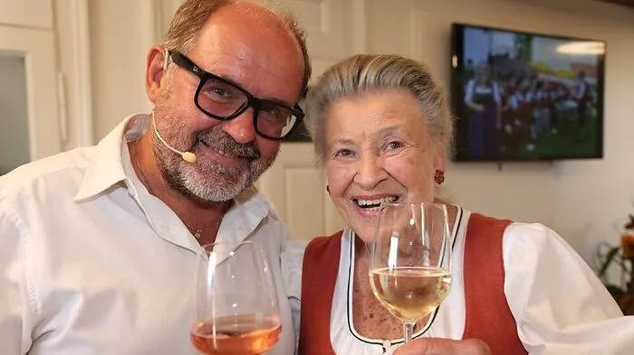 Gustl Schmölzer mit Stieglerhaus-Mäzenin Gertrud Engelhorn-Vechiatto