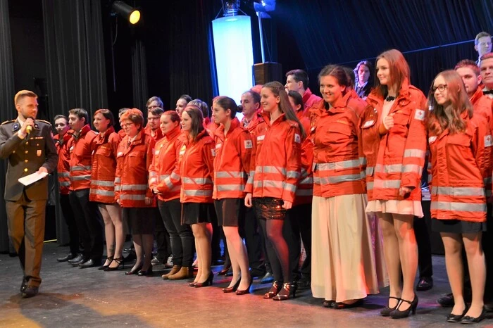 Anschließend hieß es "Vorhang auf" für viele der 146 freiwilligen Mitarbeiter des Roten Kreuzes Gleisdorf.