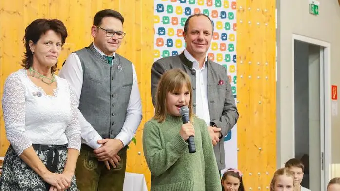 Nach den Eröffnungsworten zahlreicher Ehrengäste wurde am Freitag der erste Kindergemeinderat von St. Ruprecht an der Raab, der im Jahr 2022 ins Amt berufen wurde, offiziell verabschiedet. 