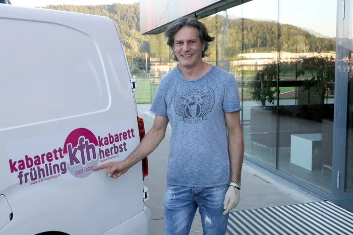 Übrigens: Möglich gemacht hatte, den Spitzenkabarettisten aus der Bundeshauptstadt für ein Gastspiel in St. Veit zu verpflichten, Ingo Krassnitzer (“Kabarettfrühling &amp; Kabarettherbst Kärnten“). 