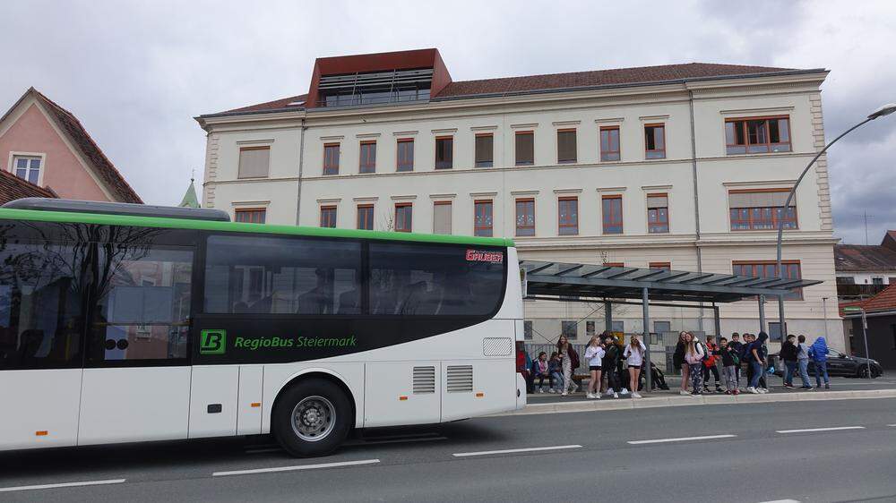 Oft verpassen die Schüler aus dem Südburgenland ihren Anschlussbus in Hartberg (Symbolbild)