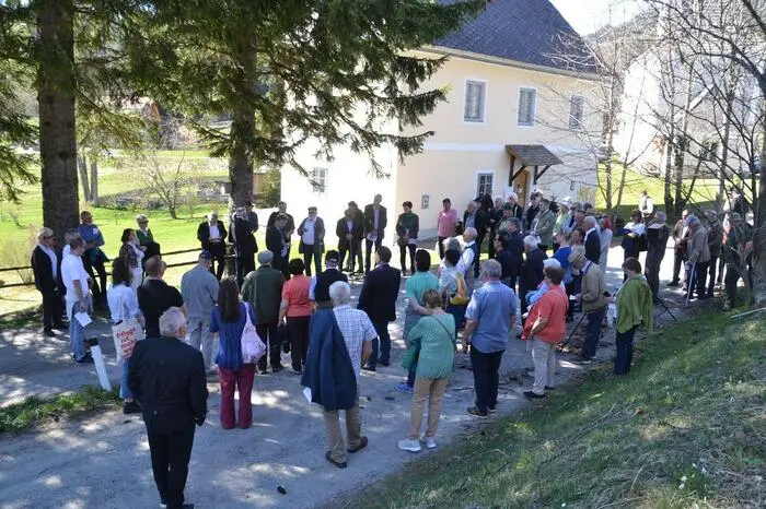 Heuer traf man sich erstmals in Glashütten, Bad Schwanberg. Unter dem Motto „Nur Frust mit den Parteien – was nun?“ diskutierten Wanderer und Vertreter der Politik, Karl Heinz Schuster, Bürgermeister von Bad Schwanberg (ÖVP), Josef Wallner, Bürgermeister von Deutschlandsberg (SPÖ), Bundesrätin Andrea Michaela Schartel (FPÖ), Uwe Begander, Bezirkssprecher der Grünen, und der Grazer Gemeinderat Max Zirngast (KPÖ).