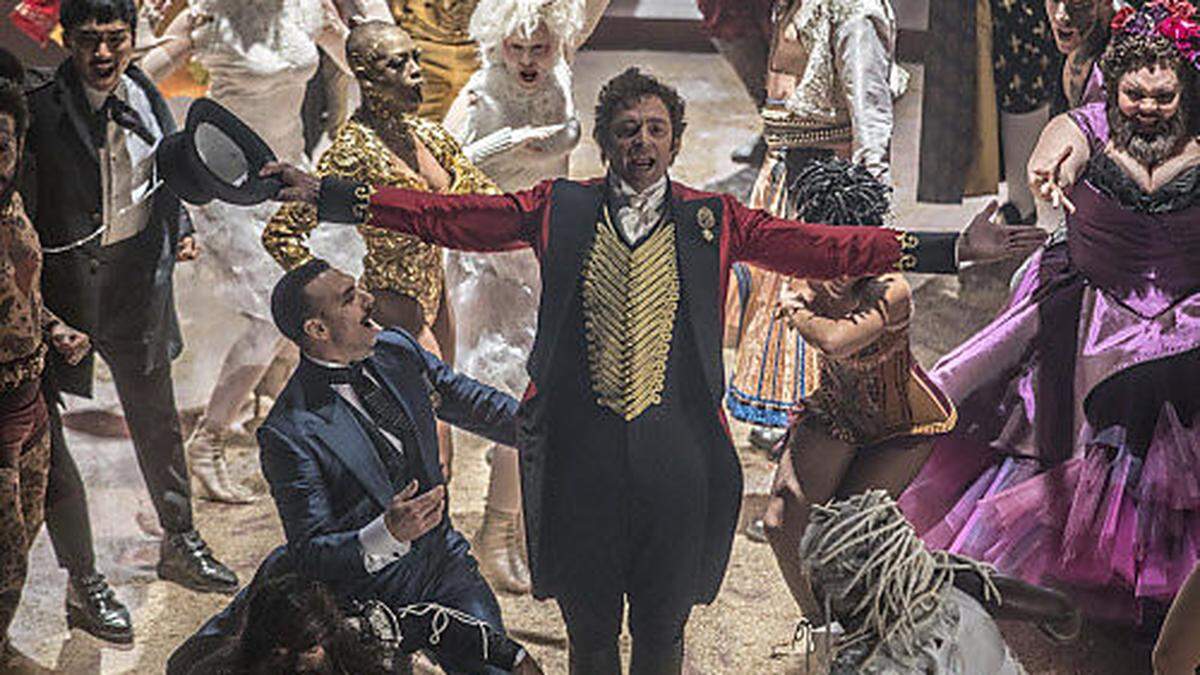 Hugh Jackman (Mitte) im Film &quot;Greatest Showman&quot;