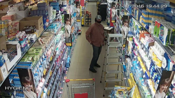 Im November 2016 bedrohte ein unbekannter Täter die Kassiererin eines Judenburger Supermarktes mit einer Waffe und raubte Bargeld. Im April wurde der Täter in seiner Wohnung von Einsatzkräften der Cobra gestellt. Hier lesen Sie die ganze Geschichte.