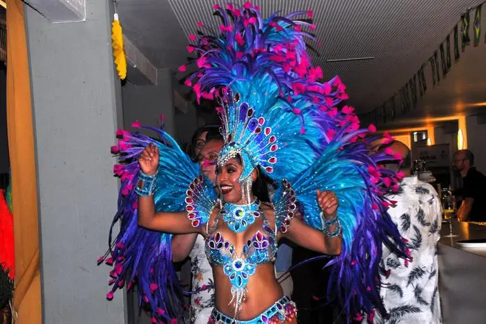 Für das musikalische Rahmenprogramm sorgte die Tanzmusikformation „Smash“. Als Partyeröffnung gab es eine „Brazilian Samba Show“, bei der Samba-Tänzerinnen den Besuchern ordentlich einheizten. 
