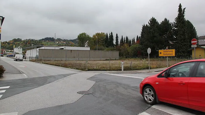 Auf diesem Grundstück sollen die Parkplätze entstehen