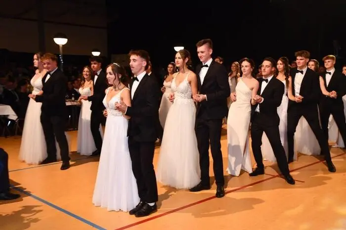 51 Maturantinnen und Maturanten haben zu ihrem großen Fest geladen.