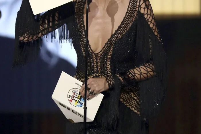 Hier verkündet Heidi Klum Taylor Swift als Gewinnerin ...