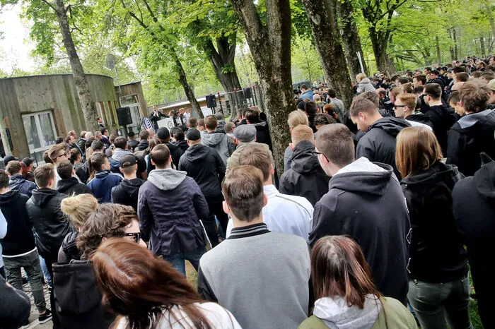 Zahlreiche Fans sind in den Augarten gekommen.