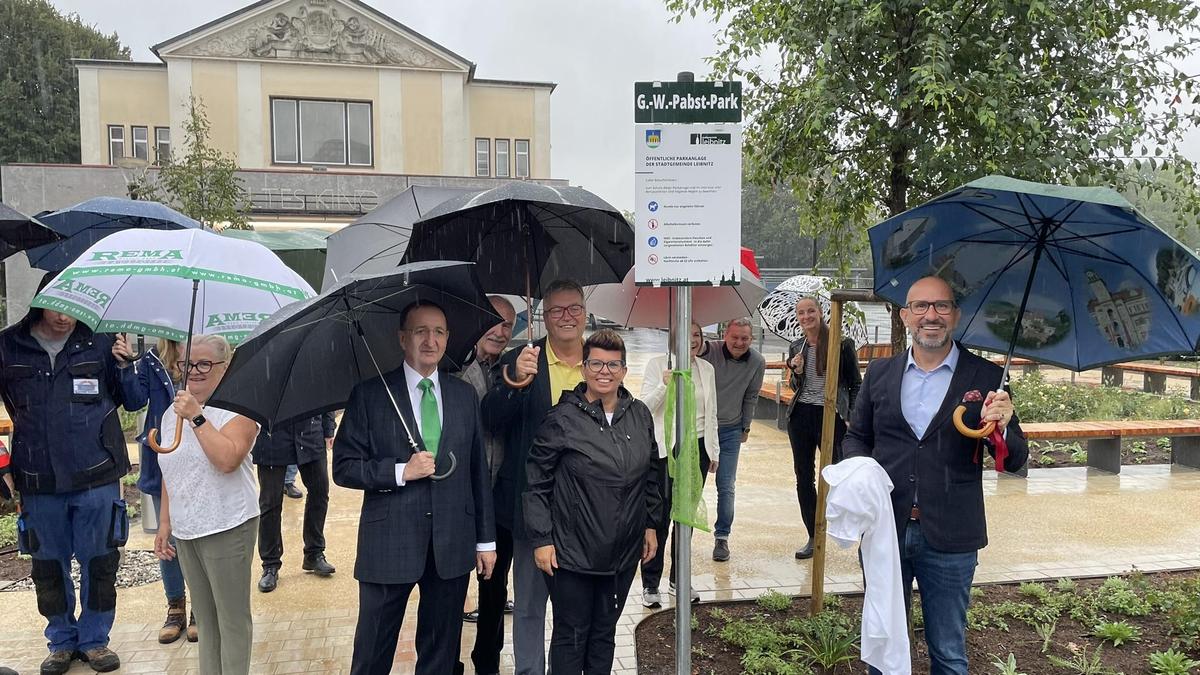 Der G.-W.-Pabst-Park in Leibnitz wurde bei strömendem Regen eröffnet 