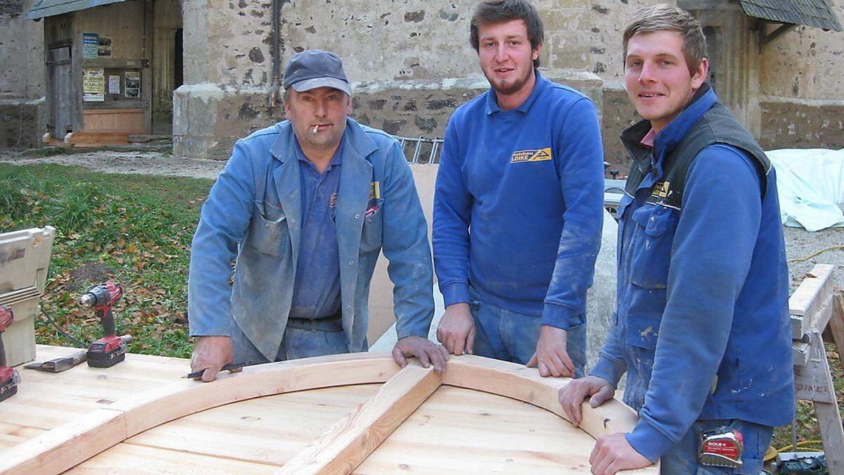 Viele freiwillige Helfer packten bei der Restaurierung kräftig mit an 