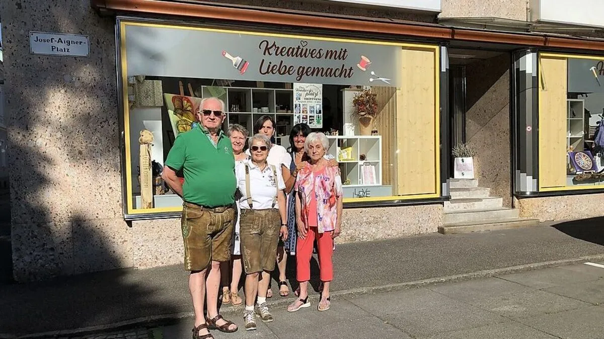 Der Vereinsvorstand vor dem Handwerksplatzl