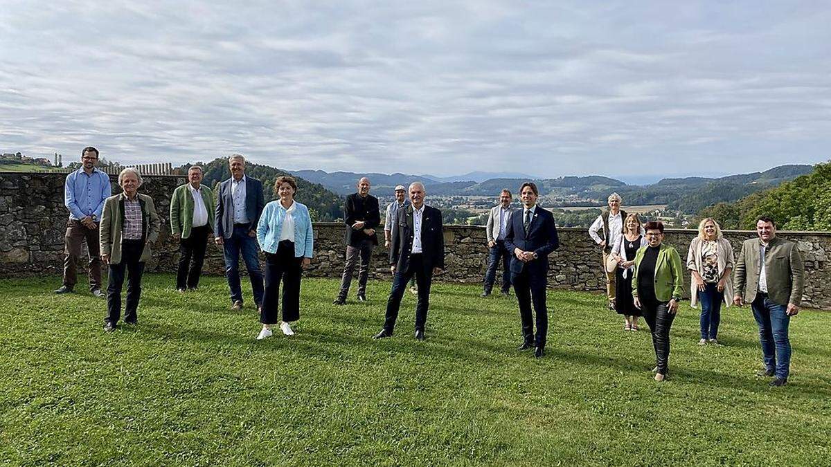 Größen aus Politik und Landwirtschaft trafen sich am 25. Naturpark-Gipfel am Schloss Seggau