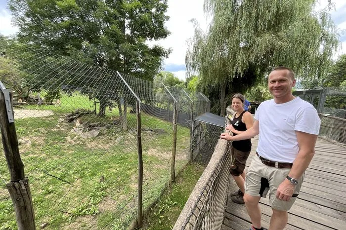 Reinhard Pichler und die Tierpflegerin Nathalie Christin, sie ist "Revierleiterin" bei den Löwen. Ist aber auch für die "sehr gefährlichen" Mandrill-Affen zuständig.