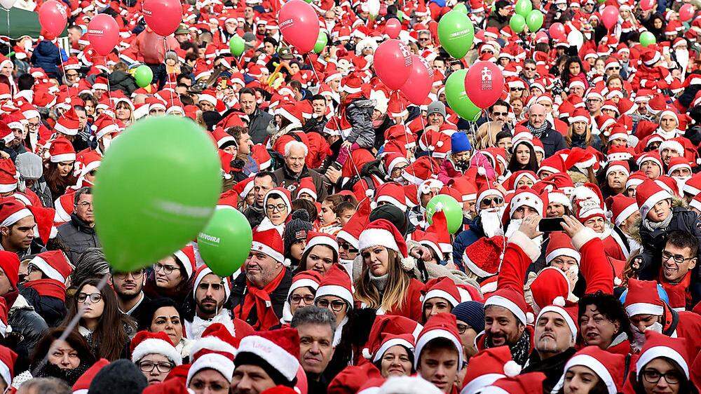 Viele Italiener - hier vor einer Woche in Turin - sparen heuer zu Weihnachten