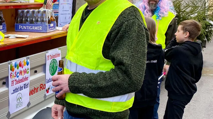 Der traditionelle Faschingsumzug in Rothenthurm (Gemeinde St. Peter ob Judenburg) am 19. Februar 2023 war klein aber fein. Angeführt vom örtlichen Musikverein zogen einige Festwagen durch das Dorf, gefolgt von den Einheimischen.