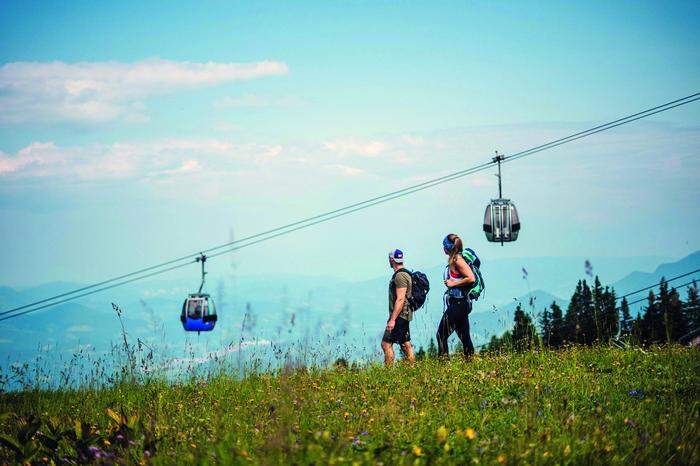 Mit der Petzen-Bergbahn auf den Berg hinauf und eine wunderschöne Wanderung starten 