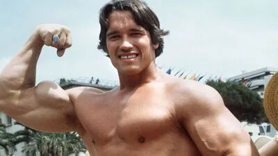 1977 stellte Arnie seinen Film "Pumping Iron" in Cannes vor