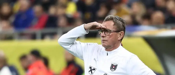 ÖFB-Teamchef Ralf Rangnick blickt in die Ferne. Führt er das Nationalteam zur WM 2026 oder ist er bald nicht mehr Teamchef?