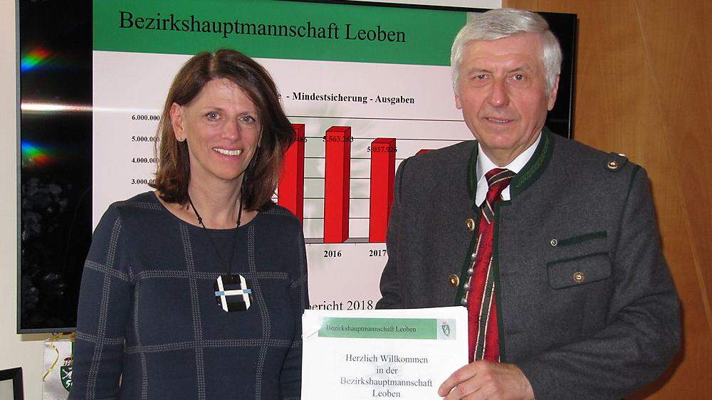 Sie präsentierten gestern die traditionelle Leistungsbilanz am Josefitag: Bärbel Sandriesser und Bezirkshauptmann Walter Kreutzwiesner