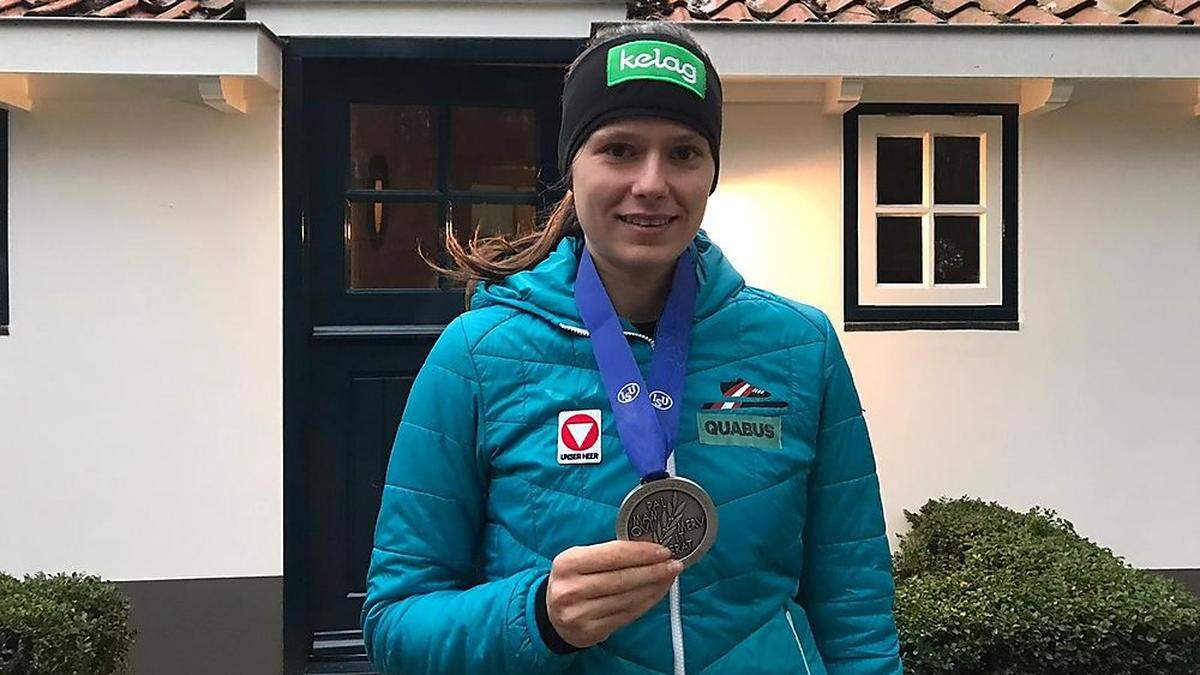 Da ist sie die Silbermedaille für Vanessa Herzog