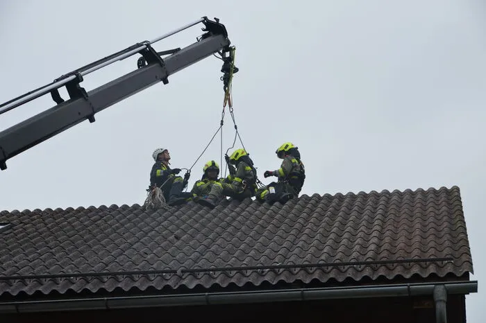 Ohne Feuerwehrkran und der Spezialeinsatzgruppe geht nichts