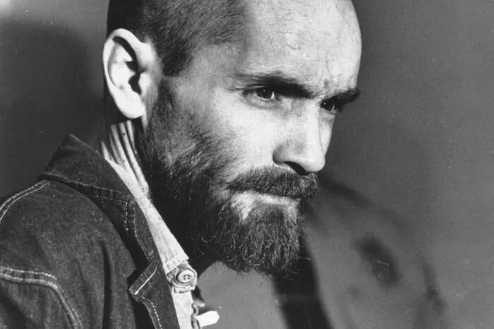 1969 stiftete der damals 34-Jährige mehrere Anhänger zu einer brutalen Mordserie in Los Angeles an.