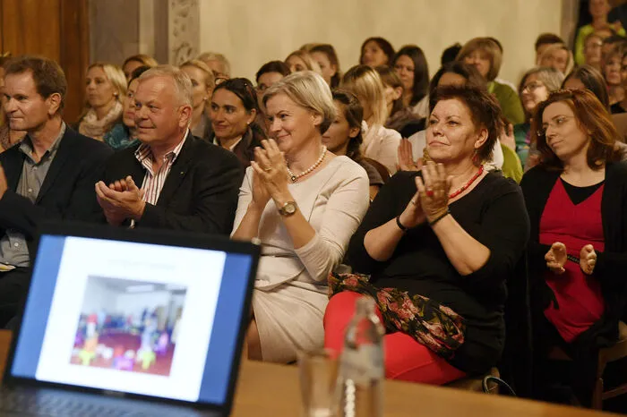 Unter den vielen intreressierten Besuchern waren auch der Spittaler Vizebürgermeister Peter Neuwirth, die Bezirksschulinspektorin Helga Maria Reiter und VS-West Direktorin Johanna Rauter-Verdianz.