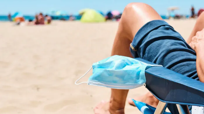 Maske, Abstand, Handhygiene bieten auch im Urlaub Schutz.