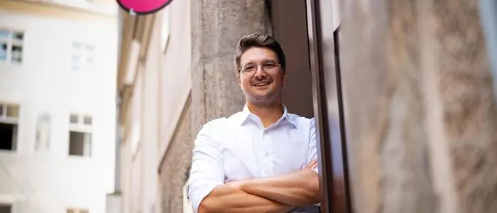 Der steirische Neos-Chef Niko Swatek konnte den erweiterten Bundesvorstand seiner Partei von seiner Idee der leistungsabhängigen Politbezüge überzeugen
