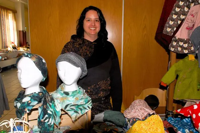 Rund 30 Hobbykünstlerinnen und Hobbykünstler boten ihre Kunstwerke an.