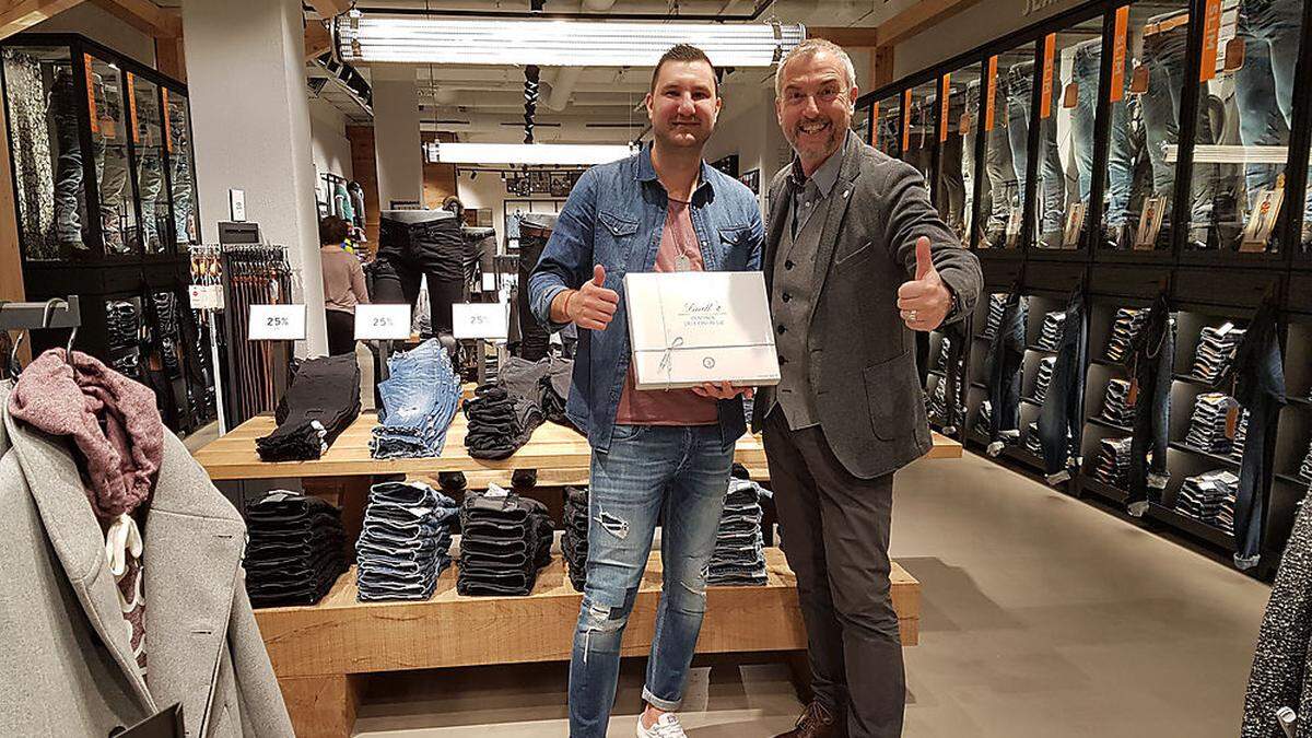 &quot;Jack & Jones&quot;-Neueröffnung mit Shopleiter Sanel Fazlic und Atrio-Center-Manager Richard Oswald 