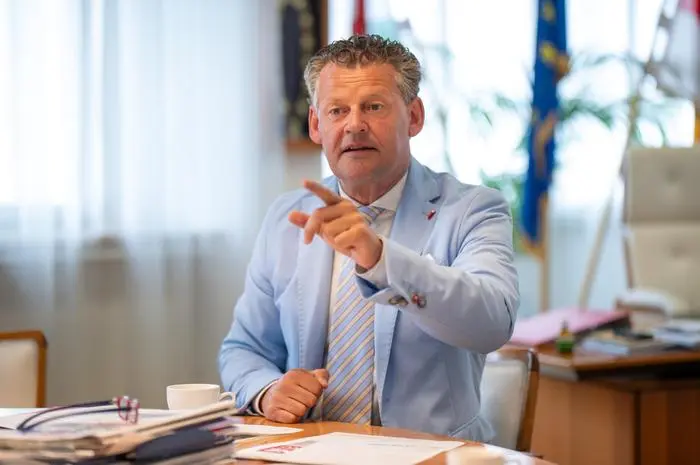 Bürgermeister Christian Scheider, Foto Thomas Hude, Bürgermeisterbüro, Interview